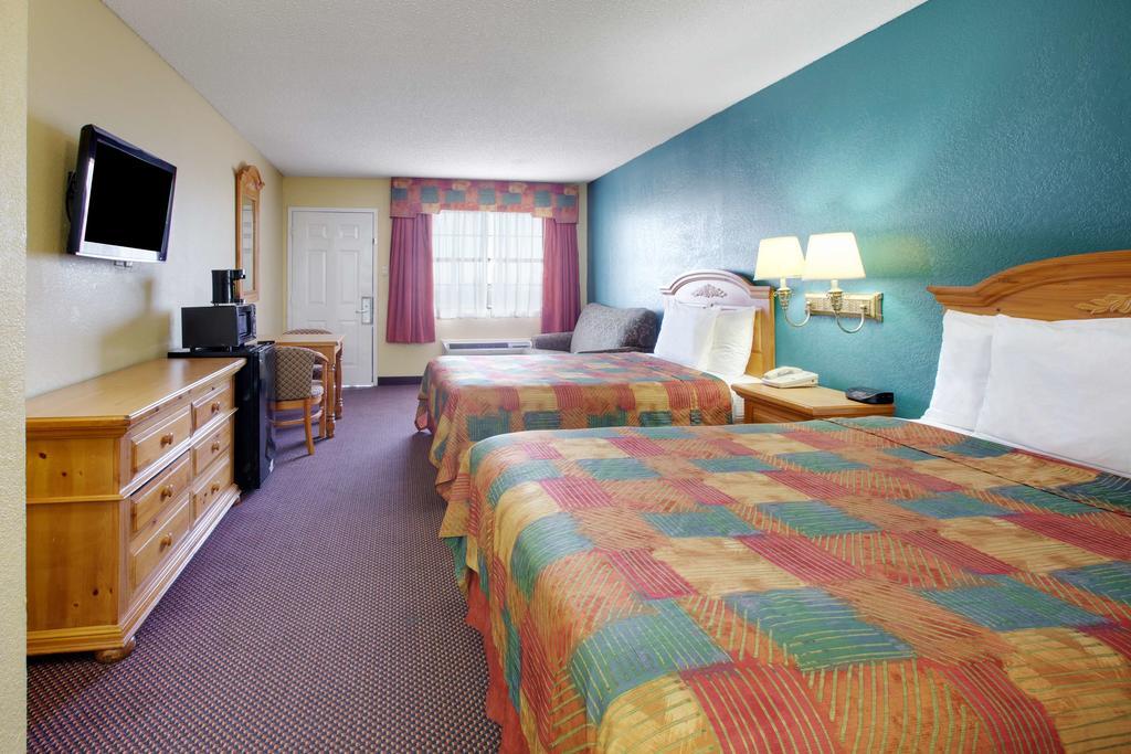 Baymont By Wyndham Terrell Hotell Eksteriør bilde